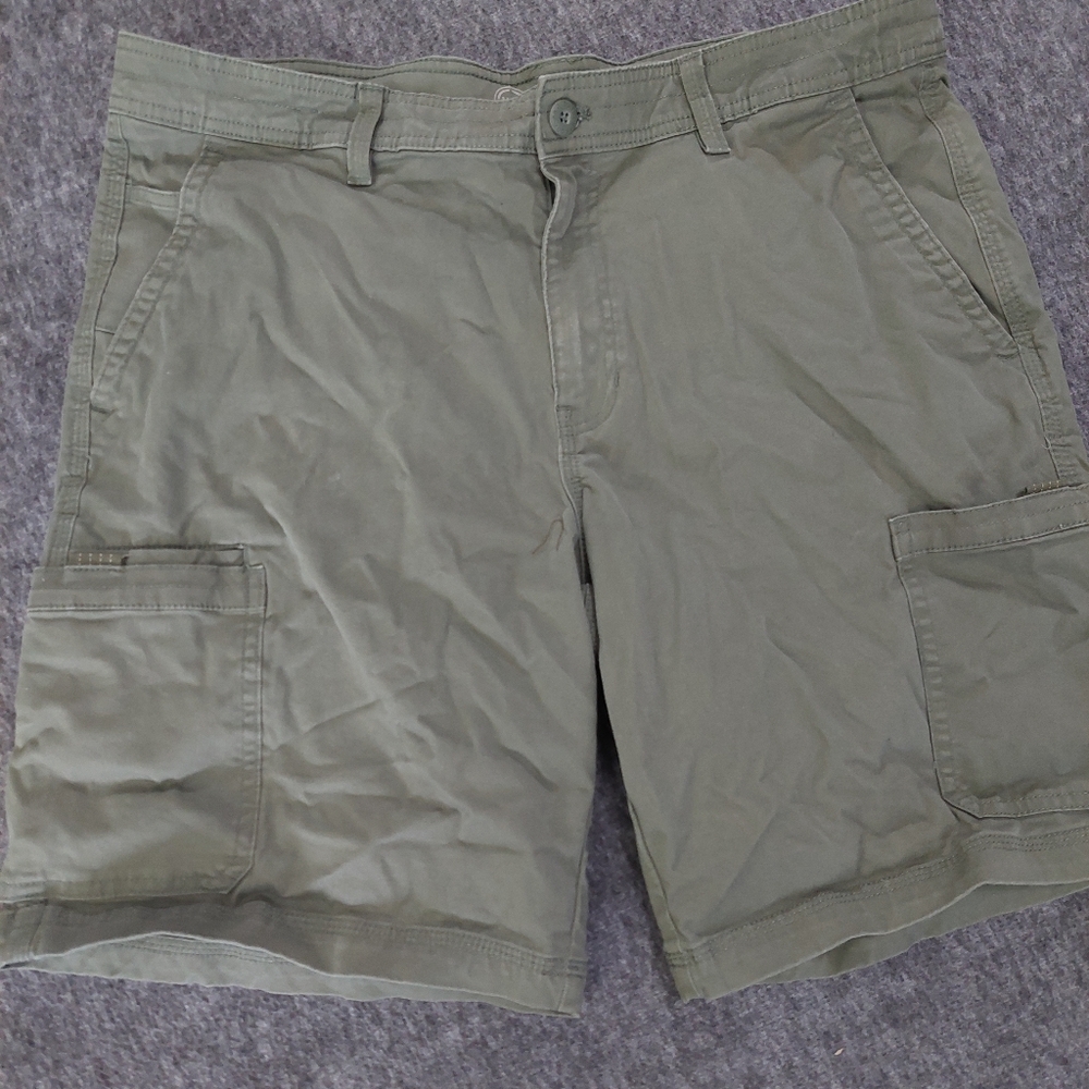 Men's Green Cargo Shorts 36 waist‎